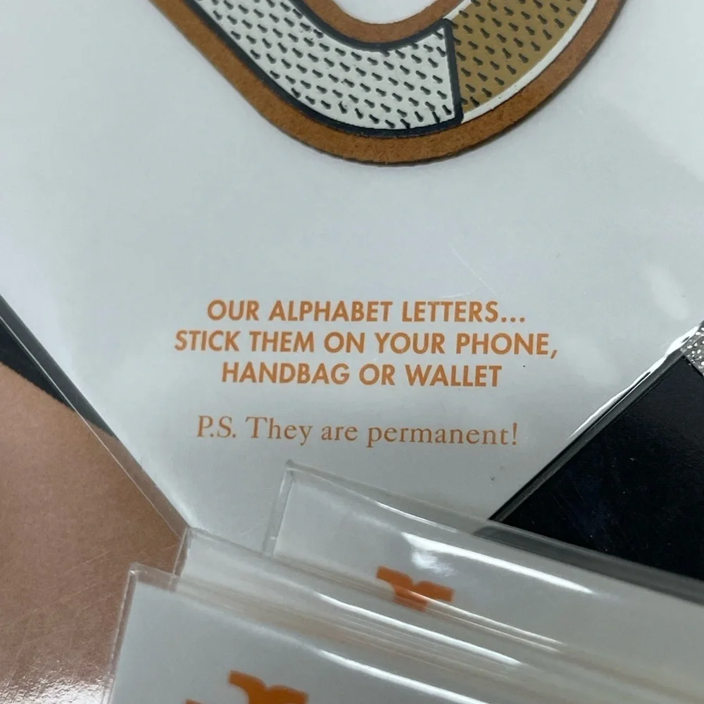 (new+tag) Tory Burch alphabet letter “D” stick them on phone, handbag or wallet